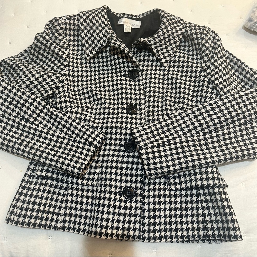 Casual Corner Houndstooth Black and Cream Jacket Size 8